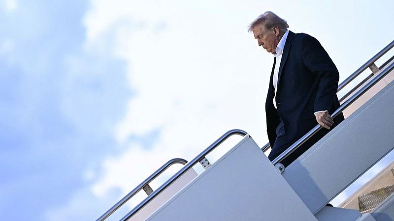 U.S. President Donald Trump steps off Air Force One at the Palm Beach International Airport in West Palm Beach, Florida, the U.S., April 11, 2025. /CFP