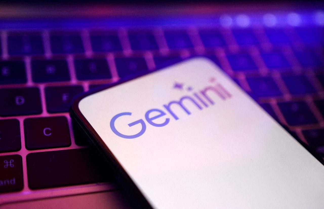 default-528 Screen showing the word Gemini